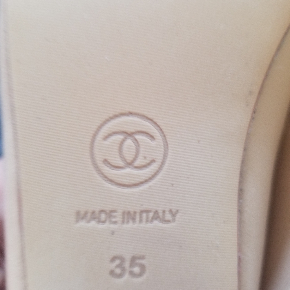 CHANEL Beige and Black Leather Cap-Toe Ballet Flats - Picture 10 of 15